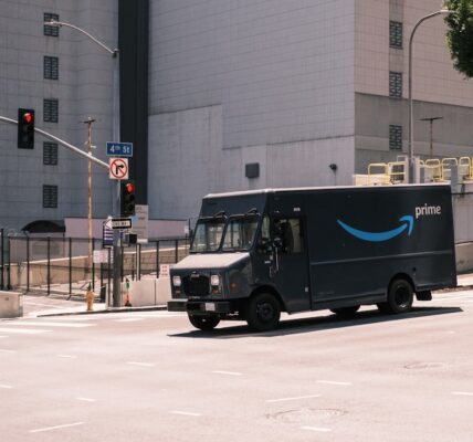 Autonomiczne pojazdy dostawcze: Przyszłość logistyki 9 Photo delivery vehicles